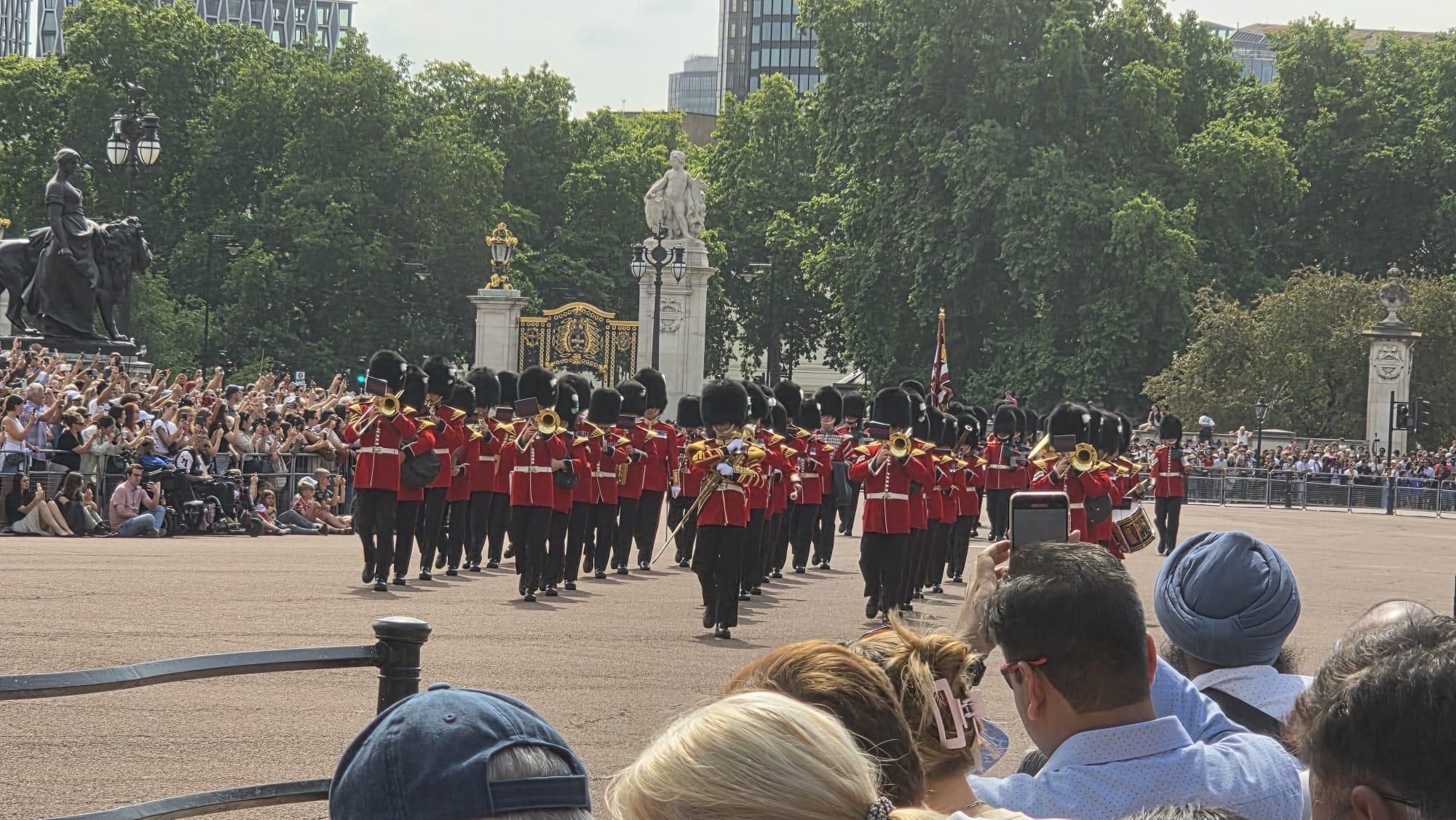 instagram post London calling ...Ende 