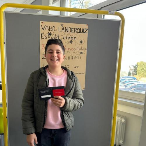 Junge am Tag der offenen Tür