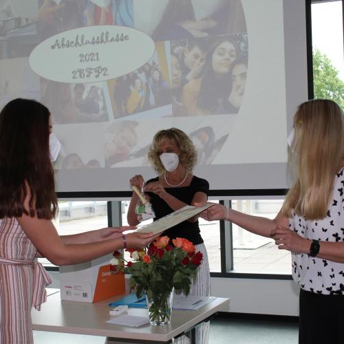 Abschlussfeier 2BFS Nicole Merkel und Brigitte Matt