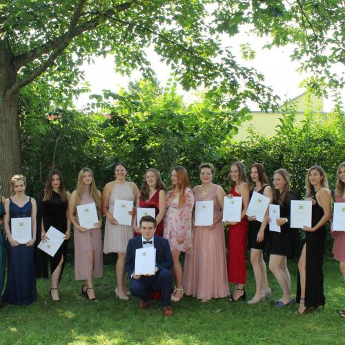 Klasse SG1 mit Tutorin Größle