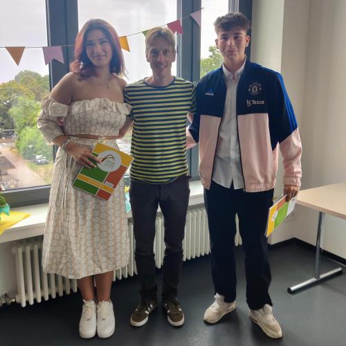 Absolvent:innen mit Herr Ohlsson