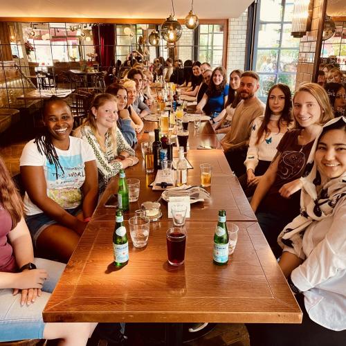 nach dem Museumsbesuch im Restaurant