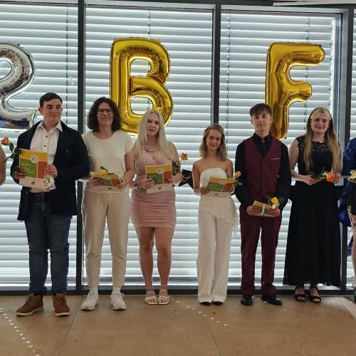Zeugnisübergabe der Zweijährigen Berufsfachschule