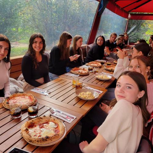 Klasse der SG EK 2 im Restaurant