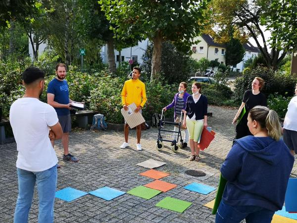 Bewegungsspiele mit Herrn Schade