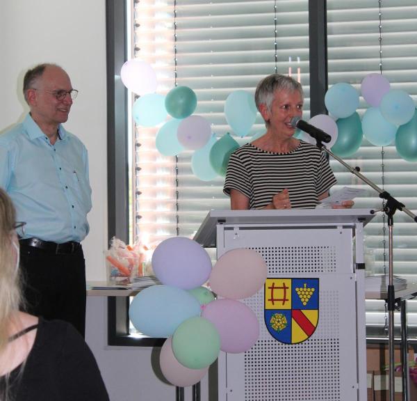 Frau Reeb und Herr Kühlmann bei der Rede