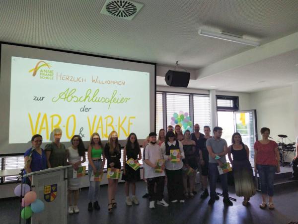 Abschlussklasse VAB-KF2 mit Frau Nesselbosch und Frau Soyez
