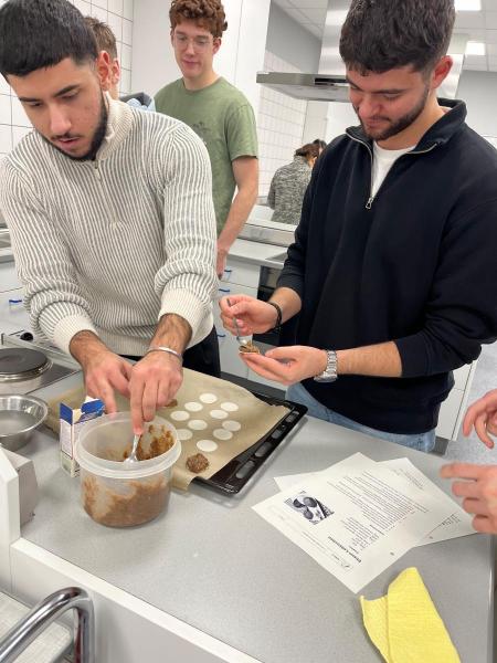 In der Weihnachtsbäckerei ...