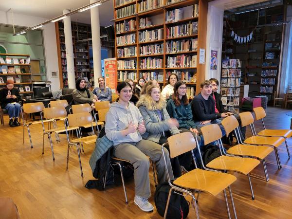 Schüler:innen der Klasse GG EK in Heidelberg im Deutsch-Amerikanischen Institut (dai)