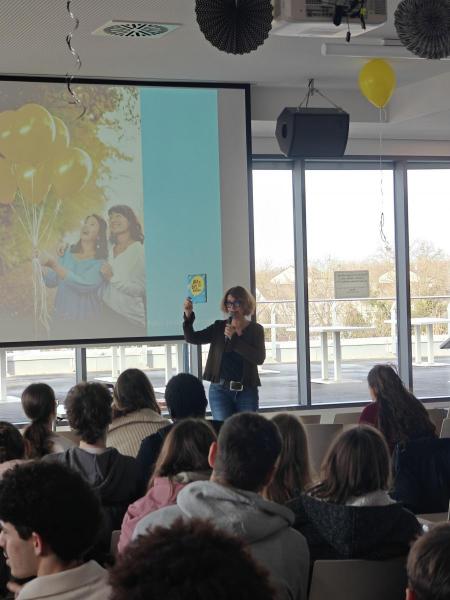 Frau Wally bei der Lesung an der AFS